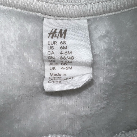 White baby sweater with hearts - Picture 2 of 2